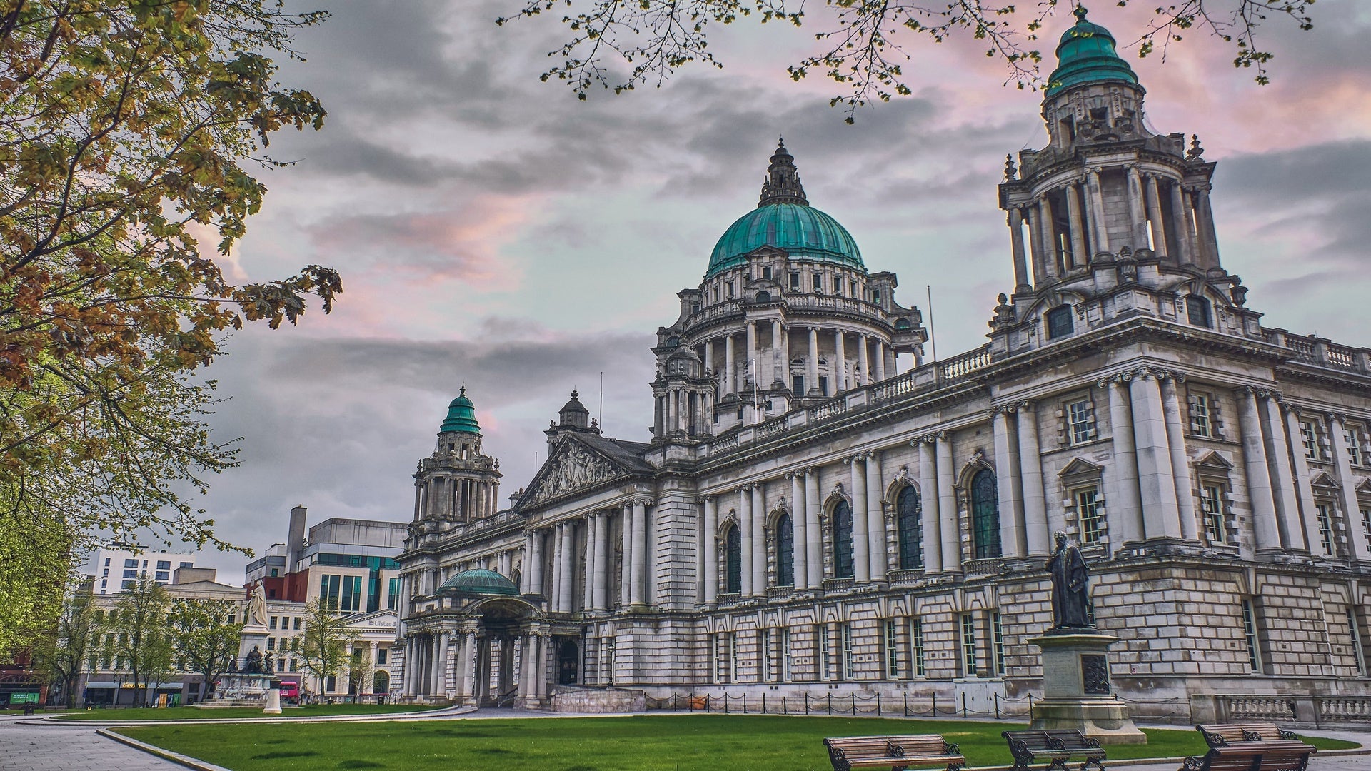 Belfast City Hall on a spring morning (Apr., 2020).