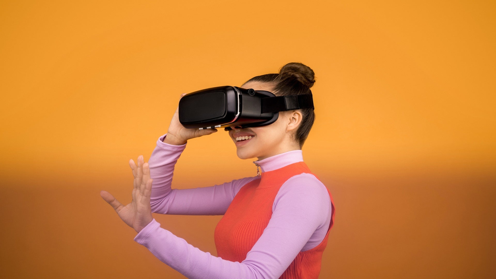 metaverse, VR, lady wearing a VR headset